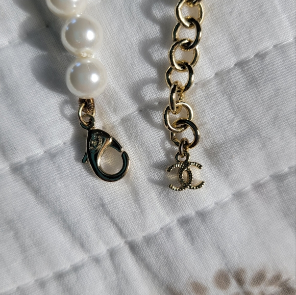 CHANEL Pearl rhinestone heart necklace ♥️ - Picture 7 of 8